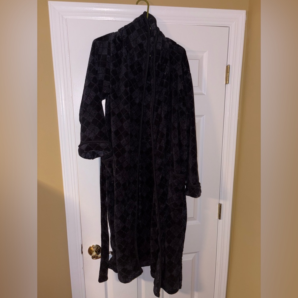 Men's Black Diamond Pattern Robe